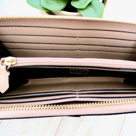 NEW! The VICTORIA’S SECRET Wallet Colorblock V Monogram Hardware Pastel Pink - Picture 6 of 8